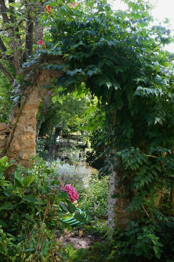 Bed and Breakfast Le Moulin De La Planche Cerelles Экстерьер фото